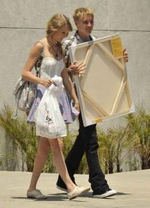 Taylor Swift and Toby-Hemingway